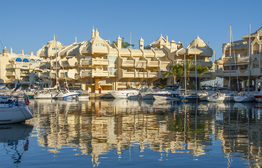 Alquiler de coches con conductor Benalmádena